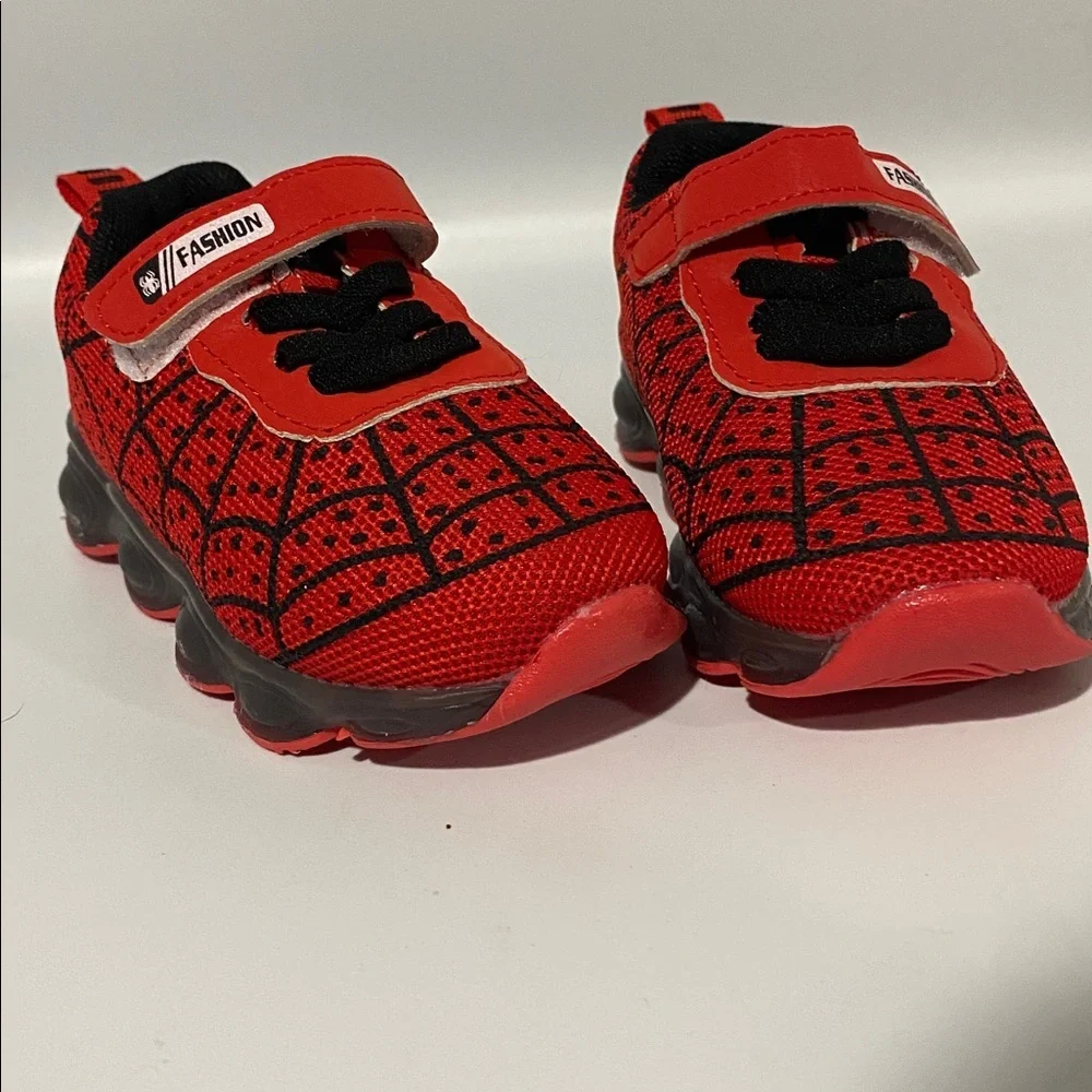 Kids Light Up Spider Web Sneakers‎
